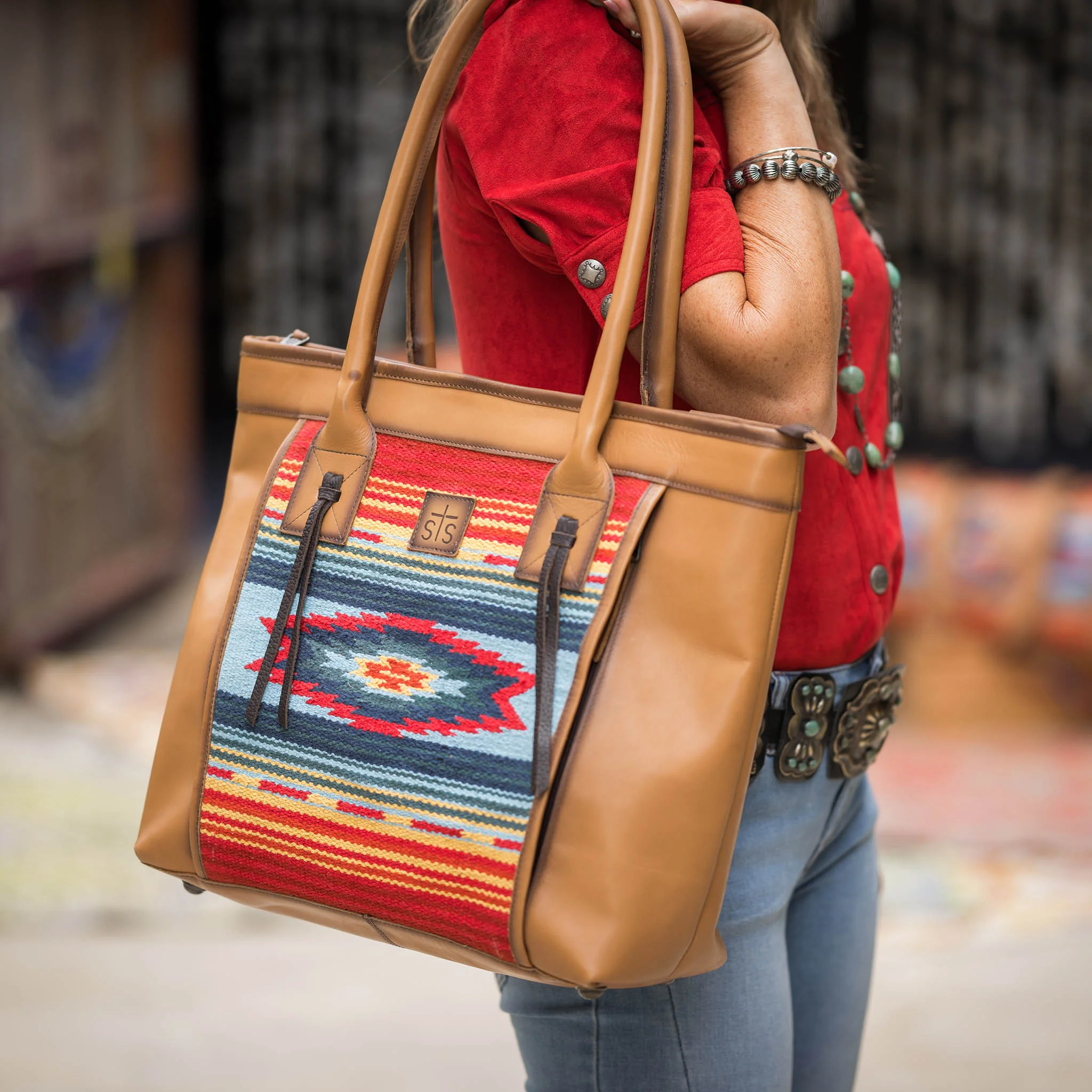 Chaynee Valley Large Tote - Image 4