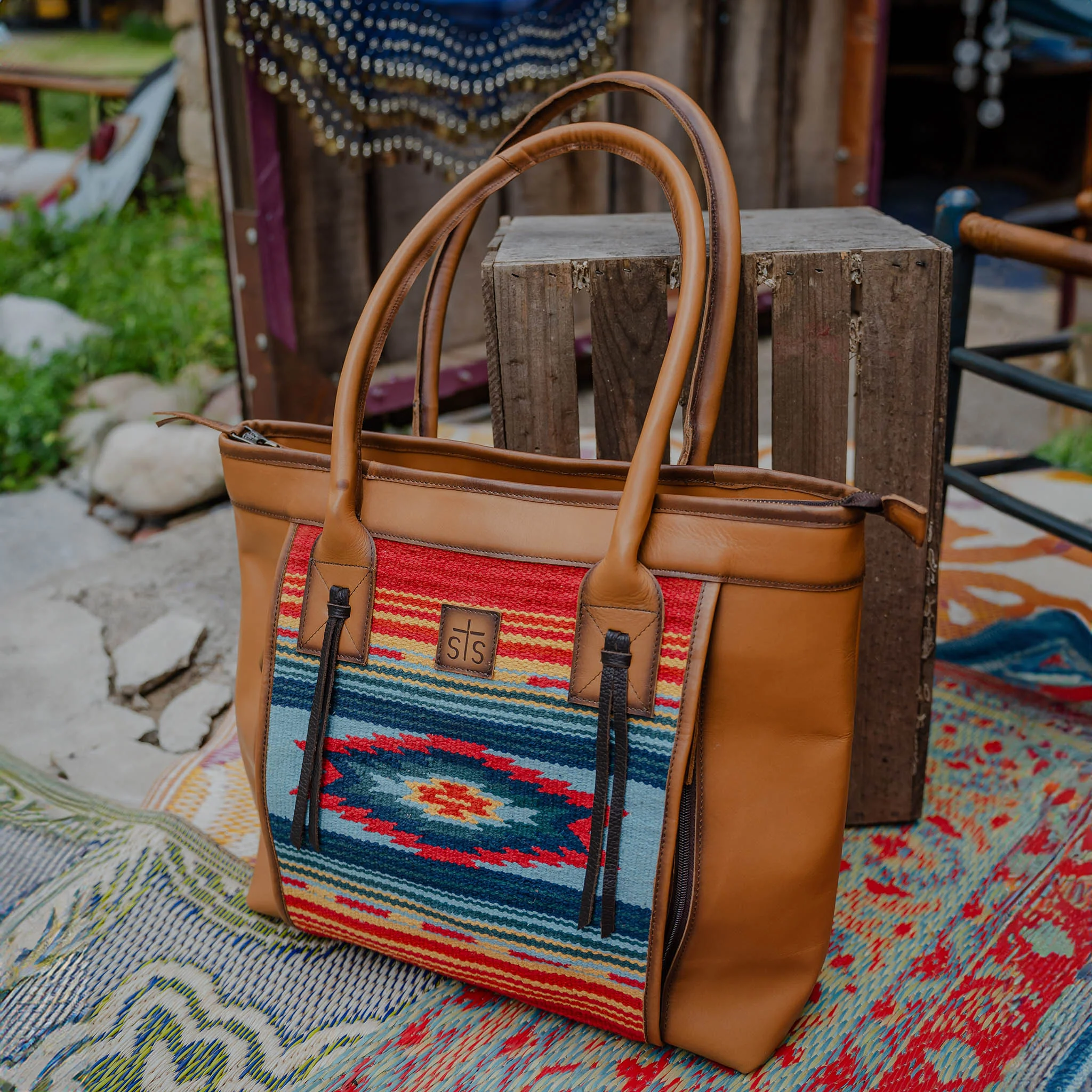 Chaynee Valley Large Tote - Image 7