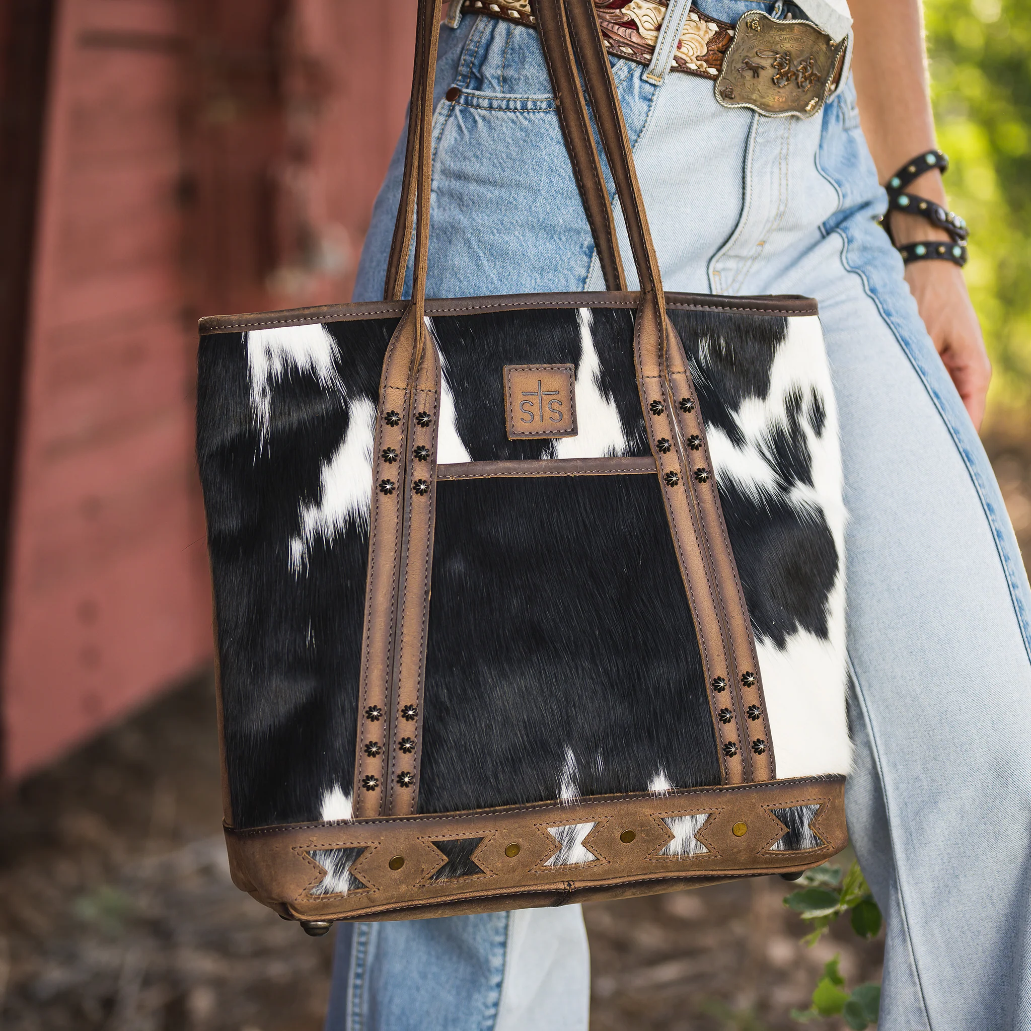 Roswell Cowhide Tote - Image 4